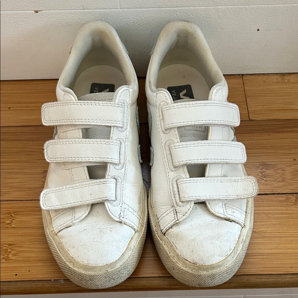 Veja White Velcro Low-Top Sneakers